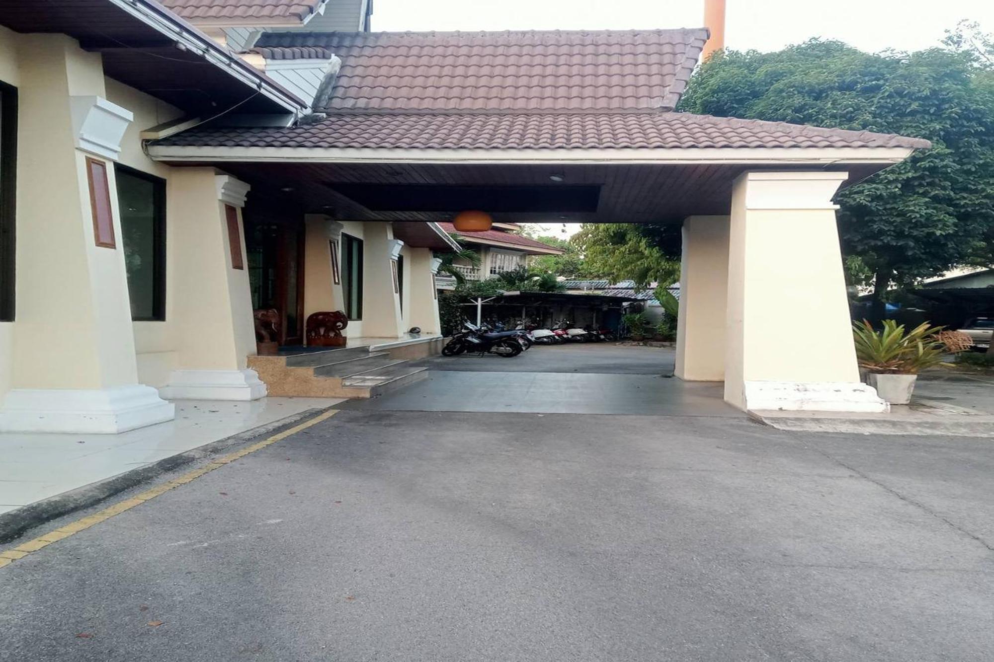Good View Residence Lampang Exteriör bild