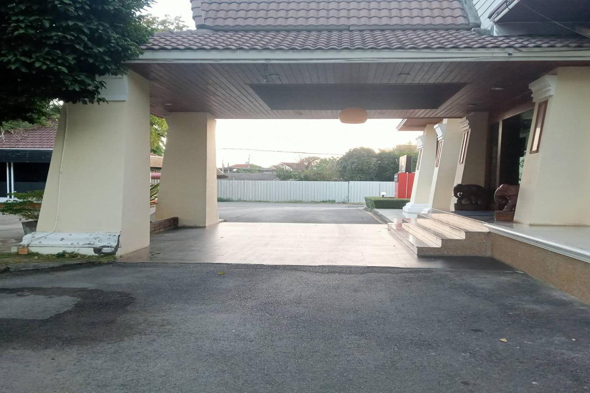 Good View Residence Lampang Exteriör bild