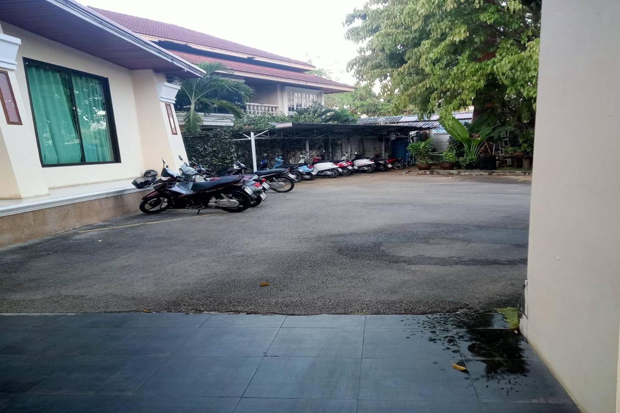 Good View Residence Lampang Exteriör bild